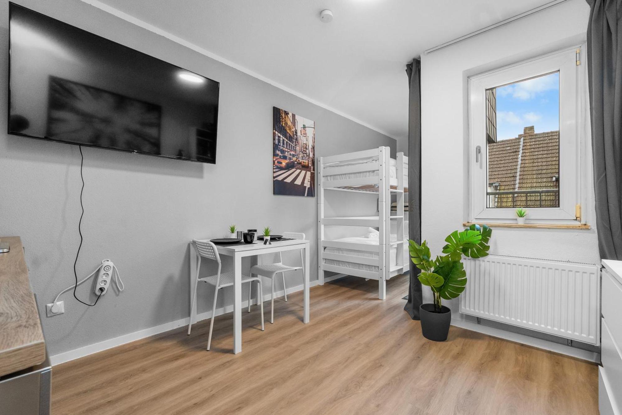 Messe, Monteure, Budget - Einfache Komfortable 2 Personen *